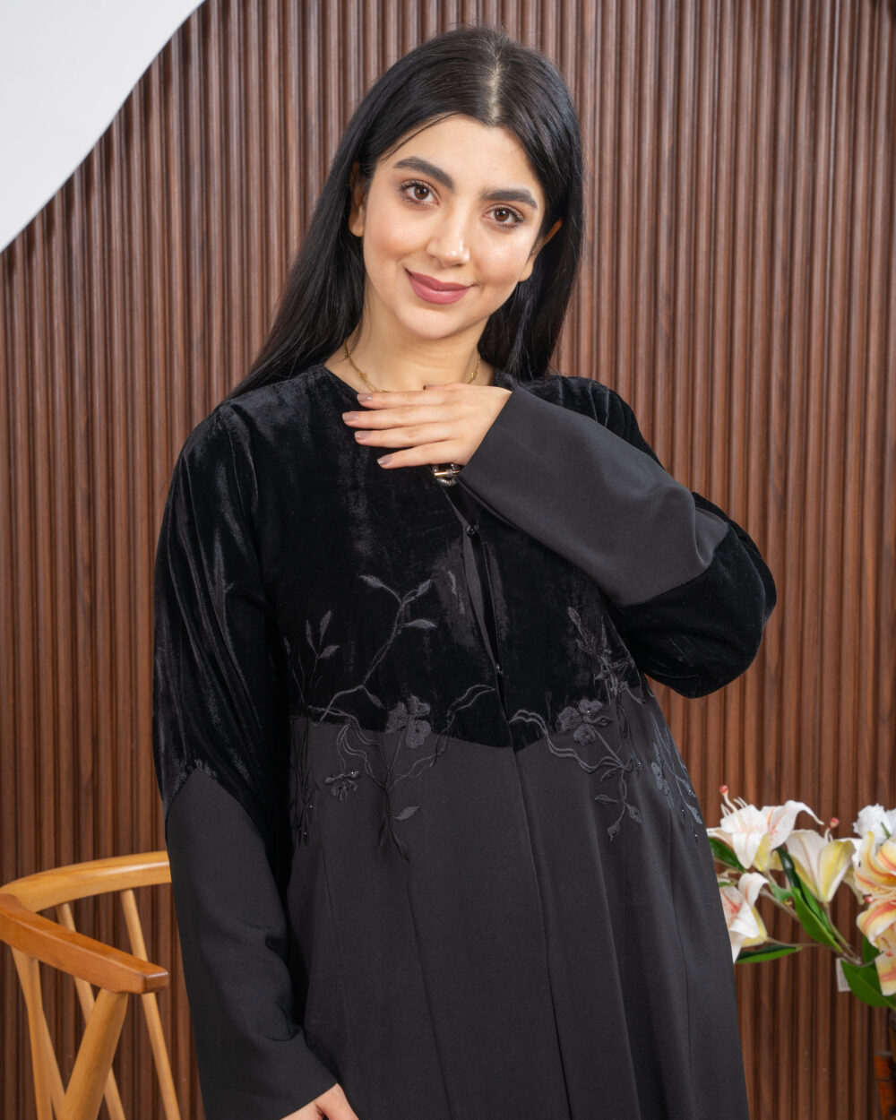 Vailvet with fowa cutting model A line with embroidery abaya