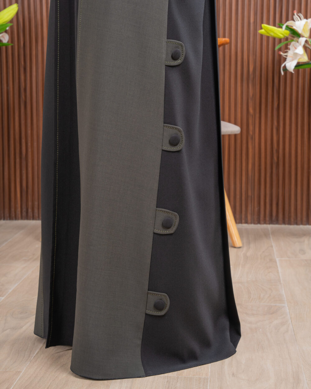 Black side button abaya - Image 2