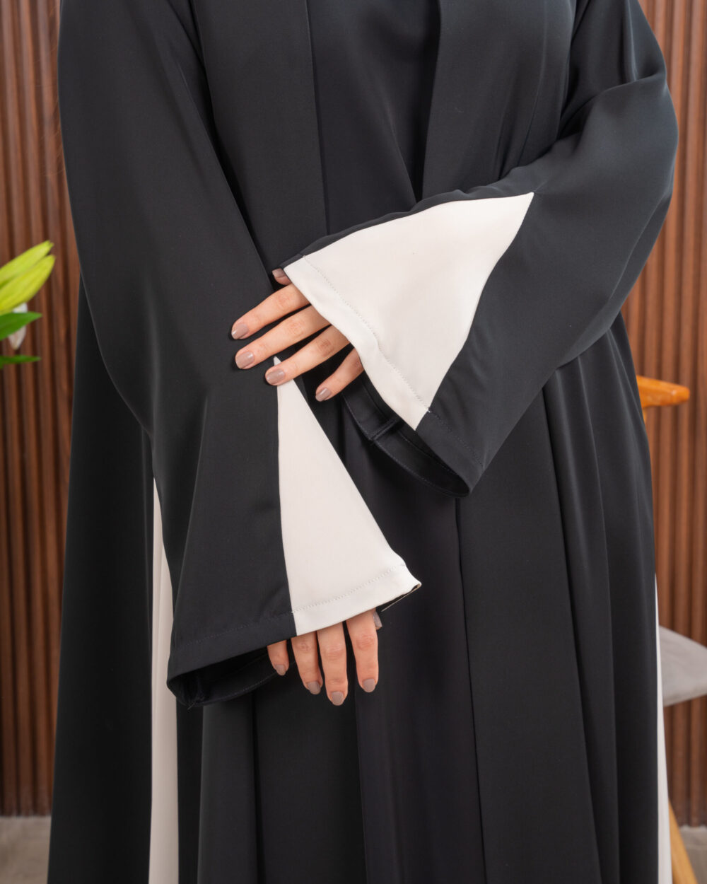 Nidha black abaya - Image 4
